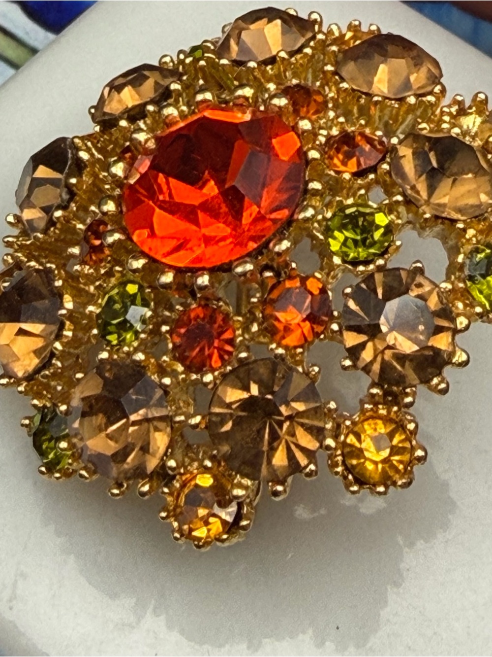 Stunning! Vintage Sphinx rhinestone brooch #404 fiery orange amber green gold - Picture 3 of 12